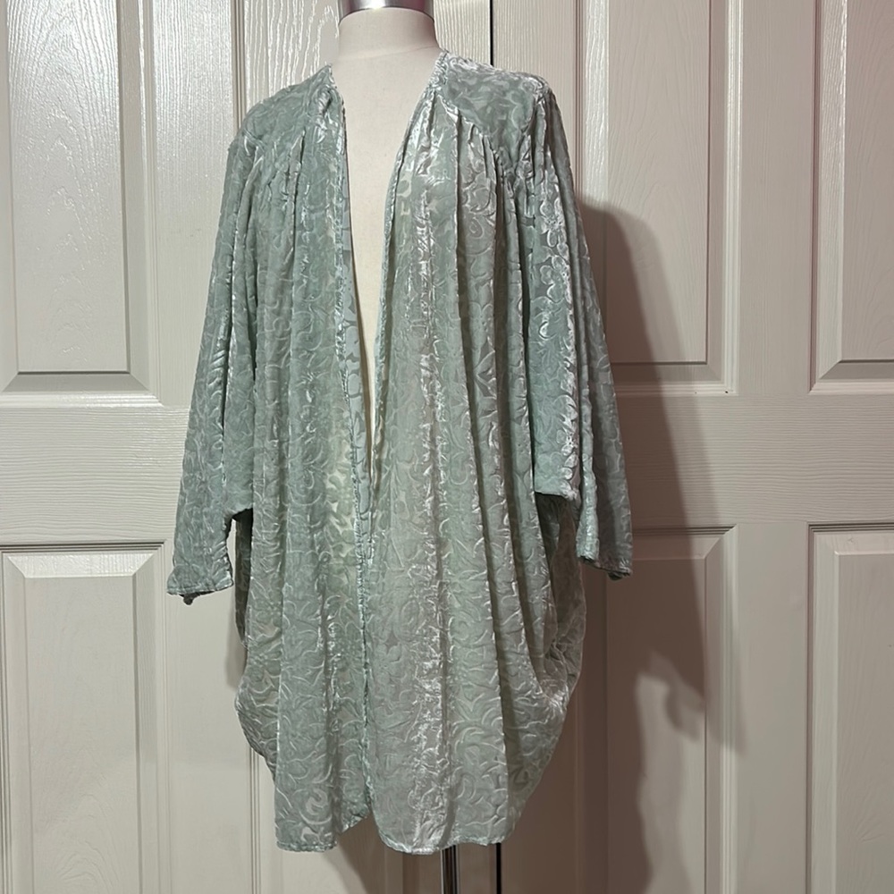 QVC The Muses Lounge Sage Green Velvet Dolman Sleeve Wrap NWOT (L)
